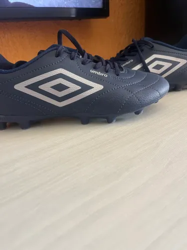 Chuteira Campo Umbro Class Footballer