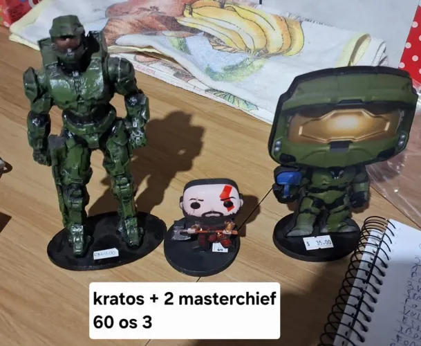 Boneco kratos + 2 masterchief ps e xbox