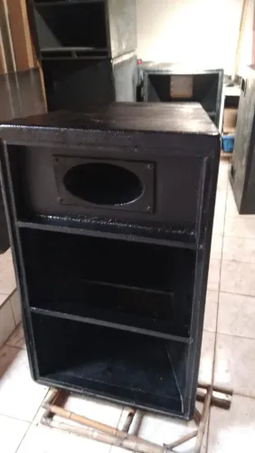 Caixa KF 850 e JHD para Graves (Gabinete)