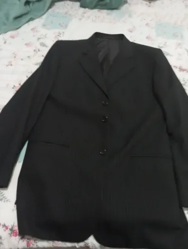 Vendo um terno preto