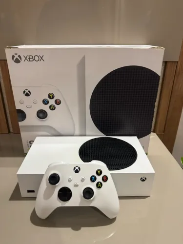 Xbox Series S com 3 meses de garantia - Em até 18x