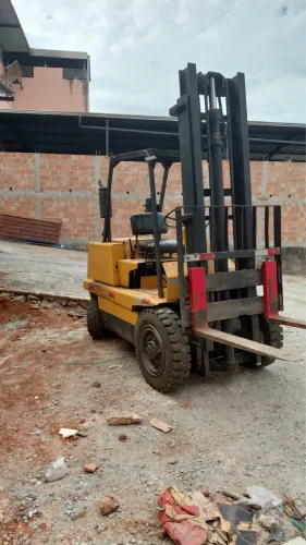 EMPILHADEIRA CLARK 3 TONELADAS 