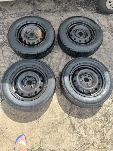 04 Rodas de ferro Fiat aro 14 c/ pneu 175 70 r14