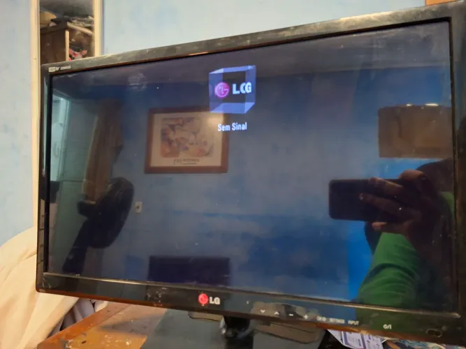 ?TV Monitor LG 22" HD LED - Entrada HDMI, USB e VGA (Modelo 22MA33D)