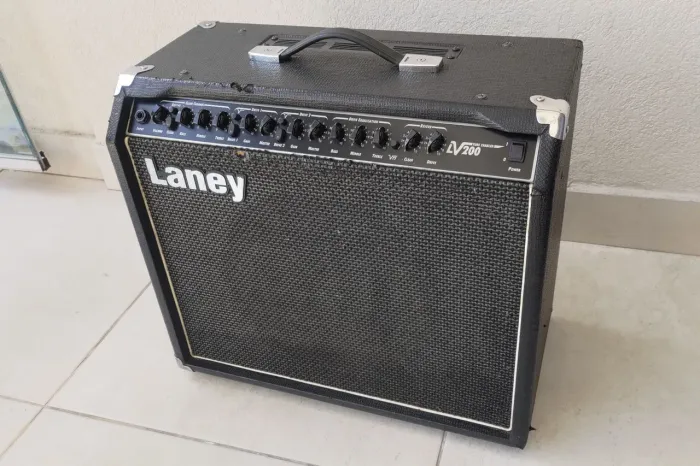 Amplificador Laney LV200 híbrido, Valvulado e falante de 12 polegadas CELESTION Super 65!