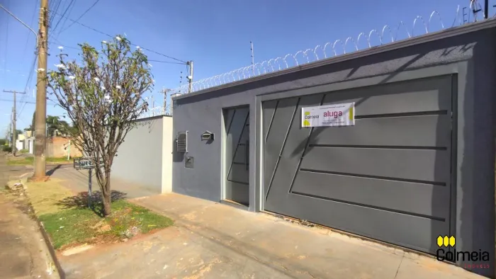 CASA AMPLA COM CLOSET NA SUÍTE E CHURRASQUEIRA