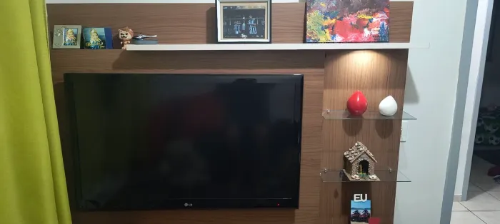 Vendo um rack de sala e uma bicicleta infantil