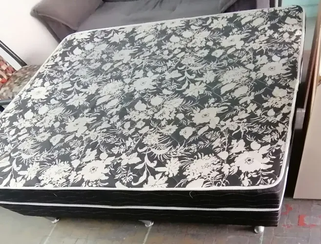 Cama de casal box com colchão acoplado 