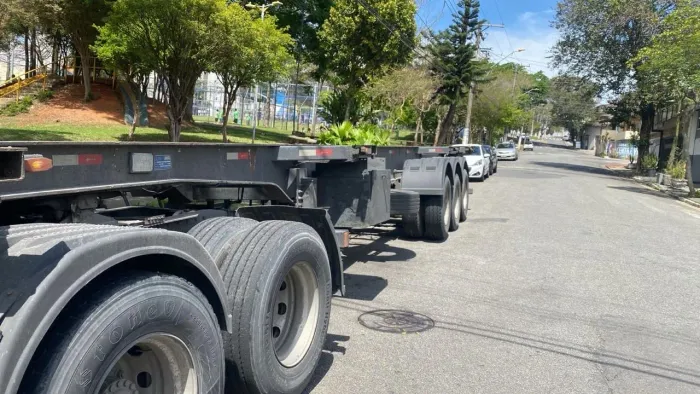 Bug de 40 pés Randon Ano 95 pneus bom estado 
