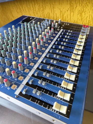 Mesa de som Yamaha MG16/6FX
