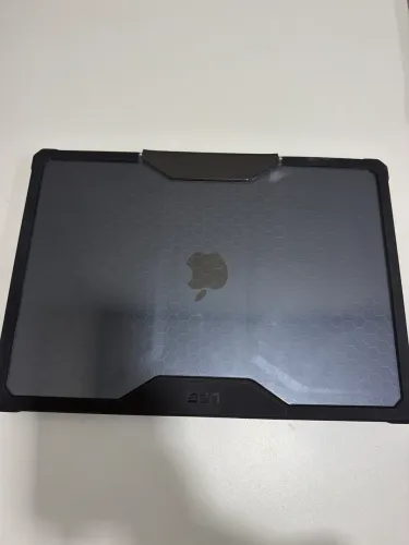 Urban Armor Gear - Capa para MacBook Air 15? M2, M3, M4 e M5 