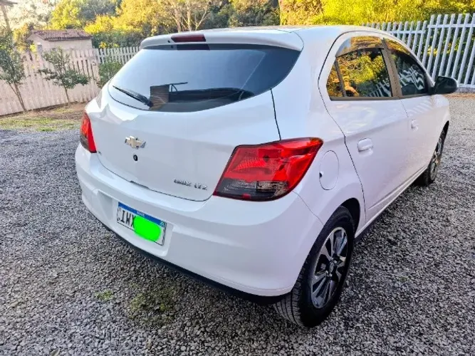 Chevrolet Onix Hatch LTZ 1.4 8V Flex Power Mec. 4P 2015