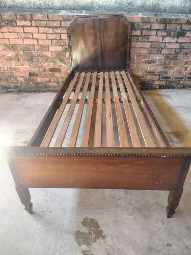 Cama de Solteiro em Madeira Maciça Antiga
