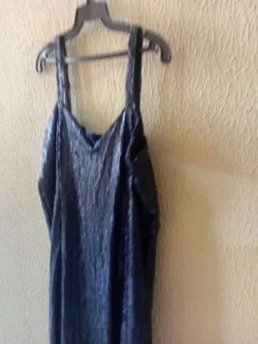 Vestido chiquíssimo azul marinho em lantejoulas...