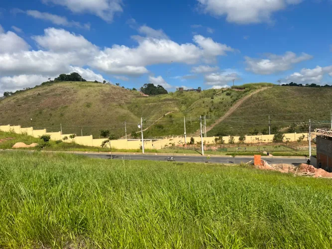 Terreno em condomínio com vista e projeto aprovado para venda