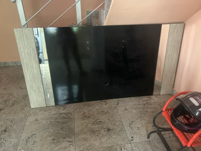 Painel para televisão usado em ótimas condições