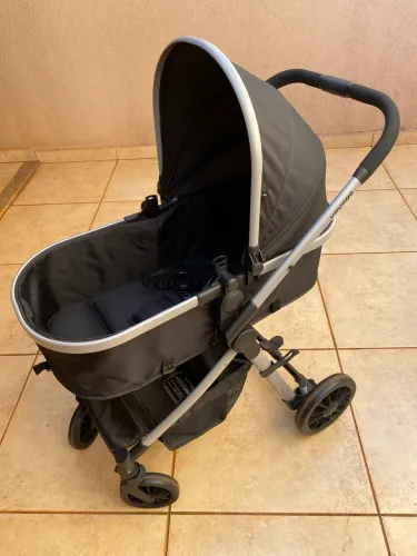 Carrinho para bebê modelo Moisés Prestige para até 15 kg