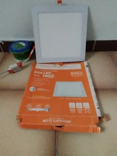 Painel Slim LED de Embutir Quadrado de 18W (1400 lúmens)
