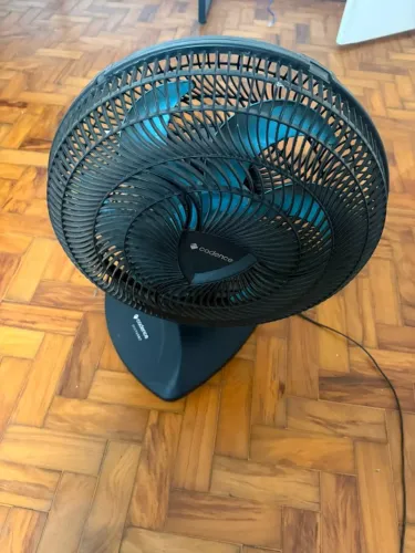 ventilador Cadence (linha Eros Turbo), preto com hélices azuis
