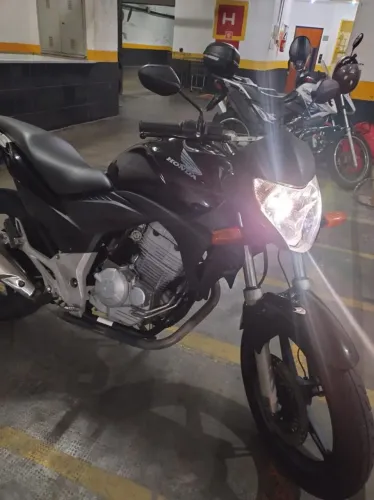 Vendo linda CB300
