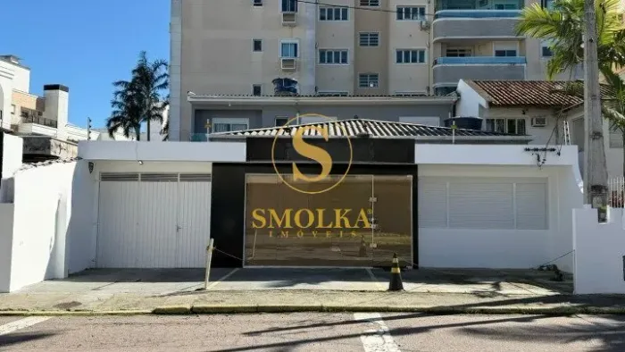 Casa Comercial à venda com 4 dormitórios, 5 vagas, no bairro Abraão, Florianópolis/SC.