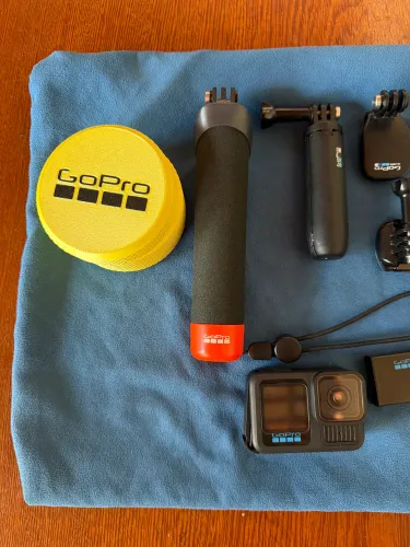 GoPro 13 02 baterias 2 bastões completa