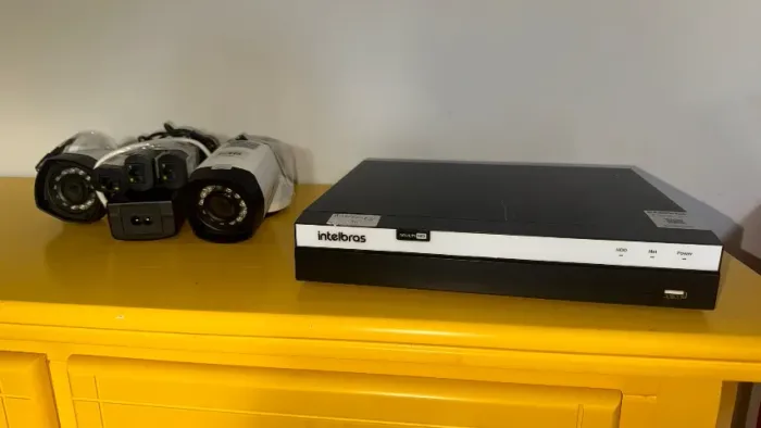 KIT CÂMERAS DE SEGURANÇA INTELBRAS + HIKVISION  ? DVR Intelbras MHDX 3104  