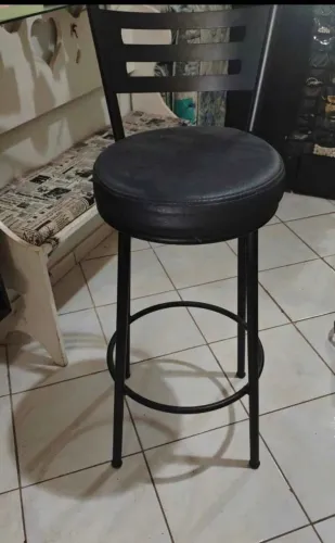 Banqueta estofada alta