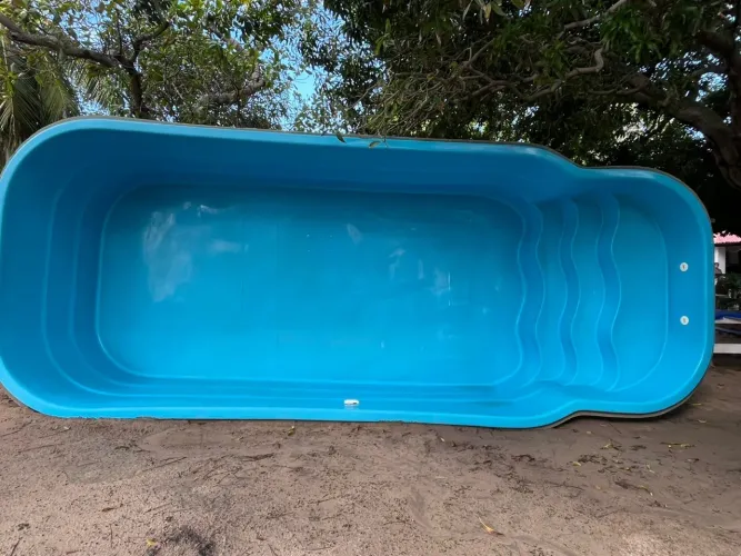 Vende se piscina