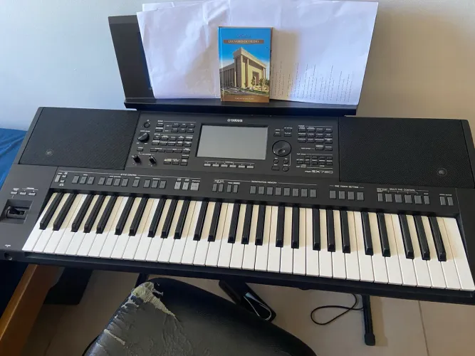 Yamaha PSR SX 720
