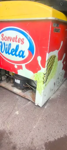 Freezer e material para loja