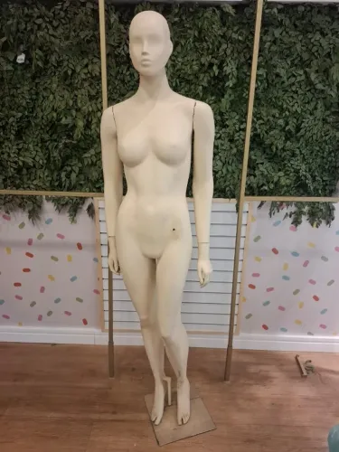 Manequim feminino adulto em fibra
