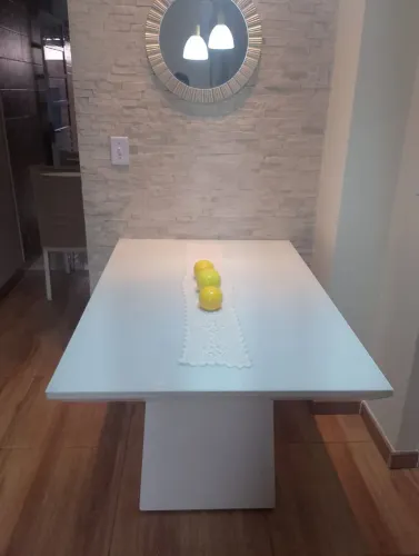 Vendo mesa laqueada com tampo de vidro  1.20/80