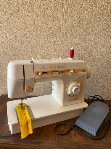 Máquina de costura Singer zig zag