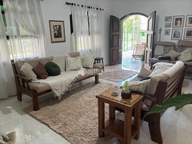 Casa no Jardim Paraíba em Aparecida