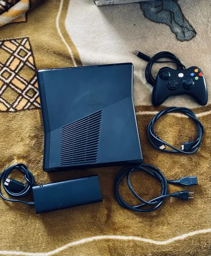 XBOX 360 DESBLOQUEADO COM MAIS DE 50 JOGO VEM NELE!!!