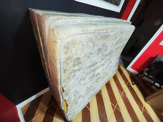 Cama casal para doação, está boa para uso