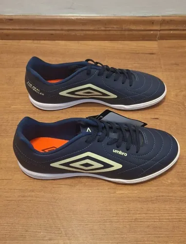 chuteira umbro class original futebol futsal cor marinho sola branca