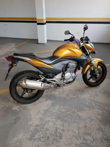 Moto CB300 R