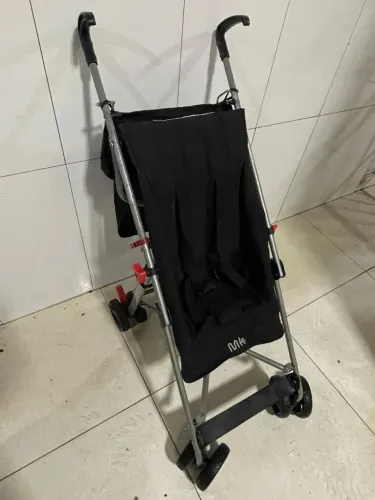Carrinho infantil preto