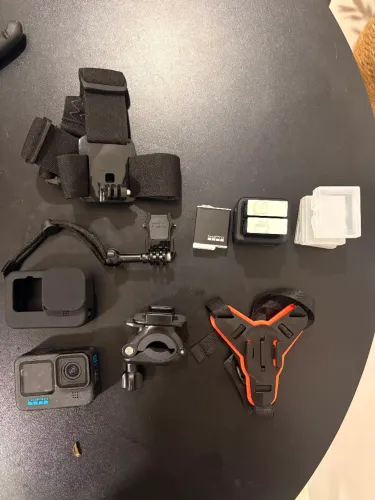 Gopro hero 12 + três baterias+ carregador duplo e vários acessórios 