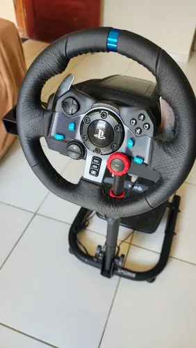 Volante Logitech g29 já com suporte.