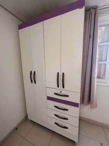 Roupeiro e cômoda