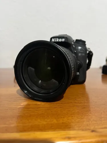 Câmera Nikon D7100 c/ Lente 18.200mm + 50mm + Case de Transporte