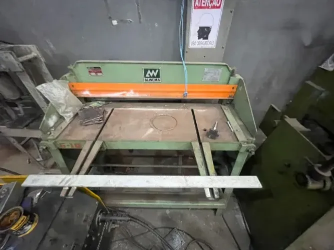 Guilhotina de chapa industrial ALWEMA G-10