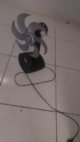 Vende-se ventilador usado , estou me mudando , valor R$50
