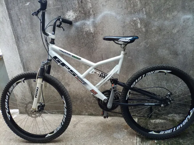Bike GPS Aro 26 /freios a discos, suspensão traseira 