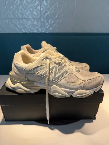 Tênis New balance 9060 - 42