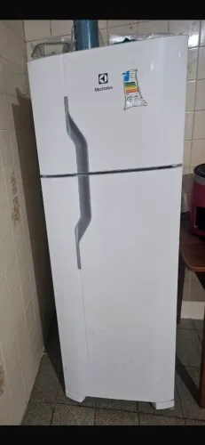 Geladeira semi-nova Electrolux