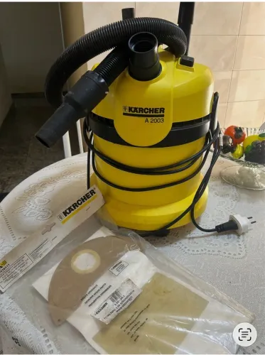 Vendo aspirador de pó e água. Valor 190.00, 220 volts telefone de contato *.